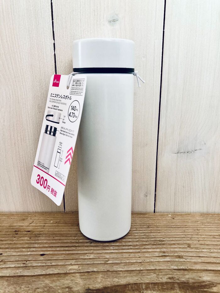 この水筒の写真だけでは小さくて便利さが伝わらないですね…。