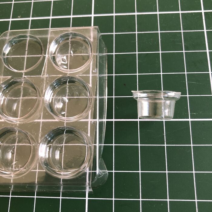 ネイルパーツの入っていた入れ物はハサミで切って下さい