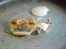 ☆夏のクリアゴールドバレッタ☆【片方なくしたピアスやゴムが伸びたヘアゴム等を使って】