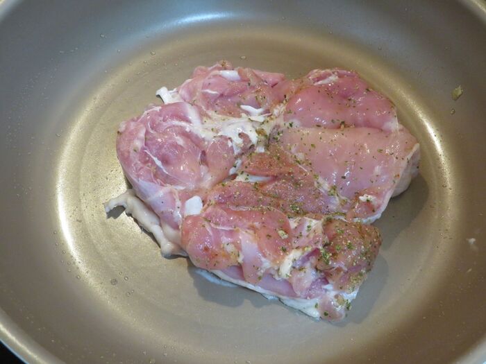 鶏肉を焼く