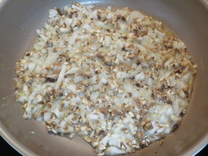 野菜を炒める