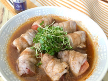 【レンチンで4分!巻くだけ簡単】肉巻きトマトのピリ辛うま味だれ
