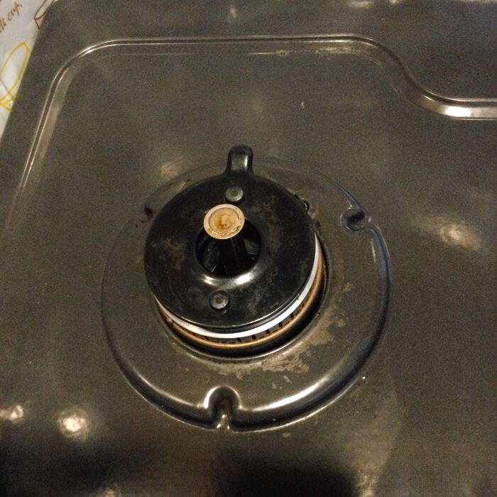 アルミホイル捨てないで。こするだけでガス台キレイに