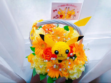 誕生日に届いたピカチュウのフラワーアレンジメント♡