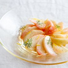 桃とレモンのカルパッチョ。何度でも食べたい!爽やかな前菜。