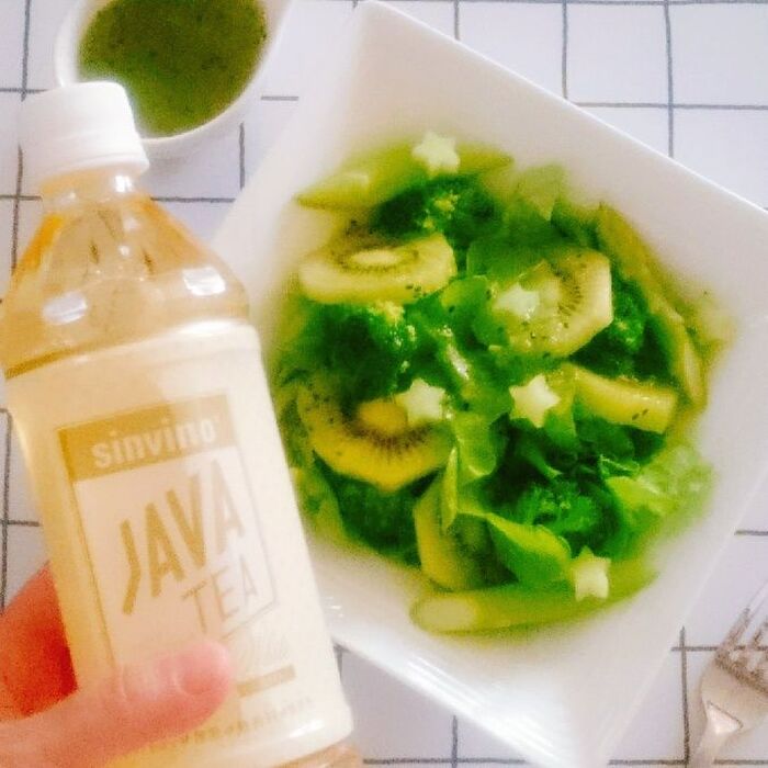 ワントーン☆キウイのグリーンサラダ × JAVATEA