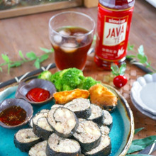 1度にたくさんの量が作れる!手間なし簡単♪チーズ入りポークロール ×JAVATEA