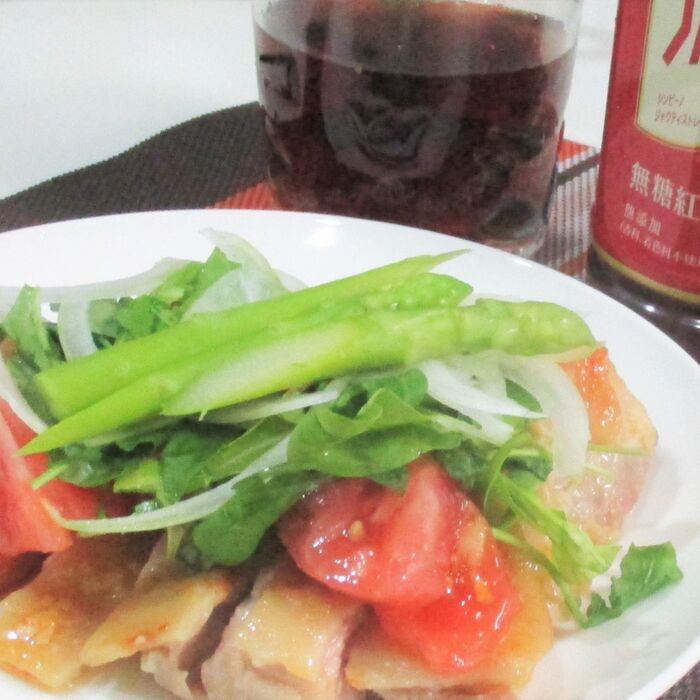 塩麹焼き鶏サラダと一緒にJAVATEA