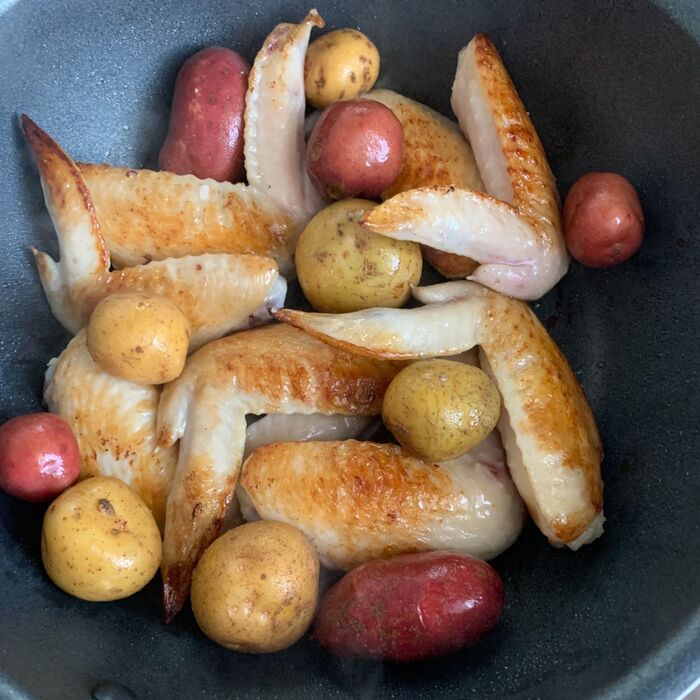 新じゃがを入れます。