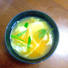 キャベツと大葉の冷やしみそ汁