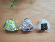 おにぎり包むなら、ラップorホイル? おいしく保存できて抗菌作用があるのはどっち?