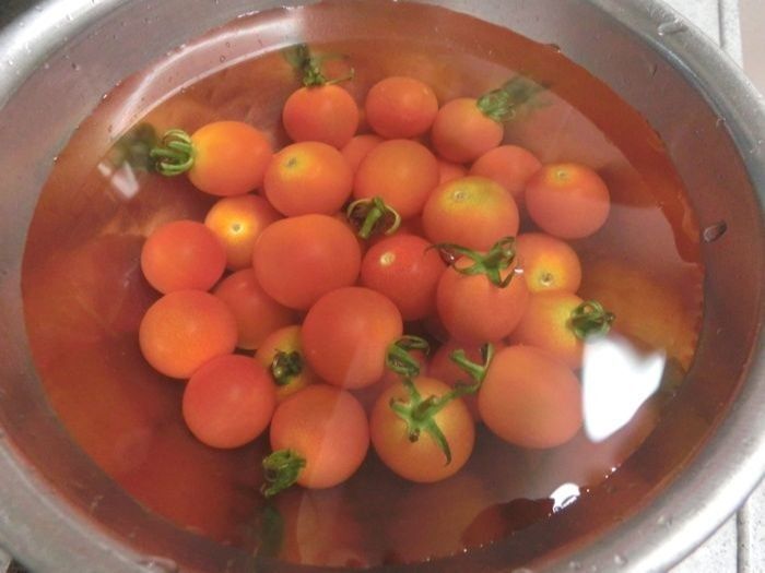 トマトの残留農薬は重曹でガッツリ落とそう♪　浸けておいた水の色に衝撃!!　