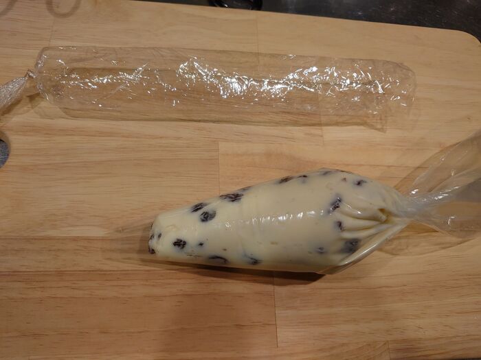 作ったラップに、絞り入れる