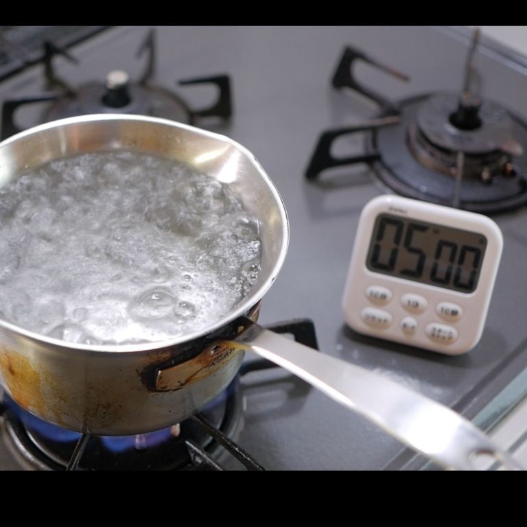 お湯を5分沸騰させる