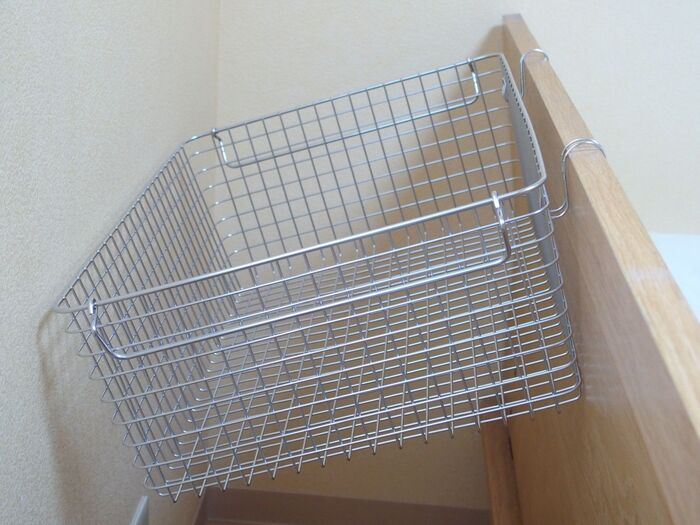 壁に当たらず固定されます