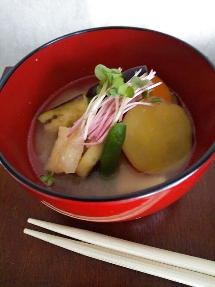 伊勢地方の郷土料理【盆汁】 具だくさんの味噌汁