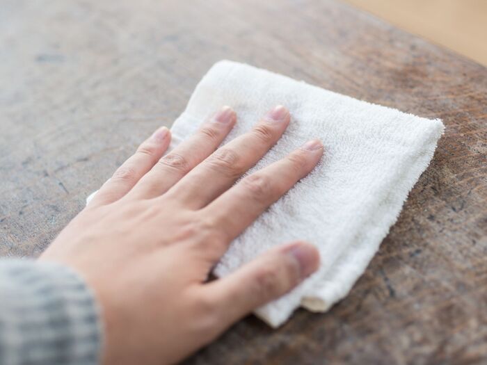 ①まずは乾拭き