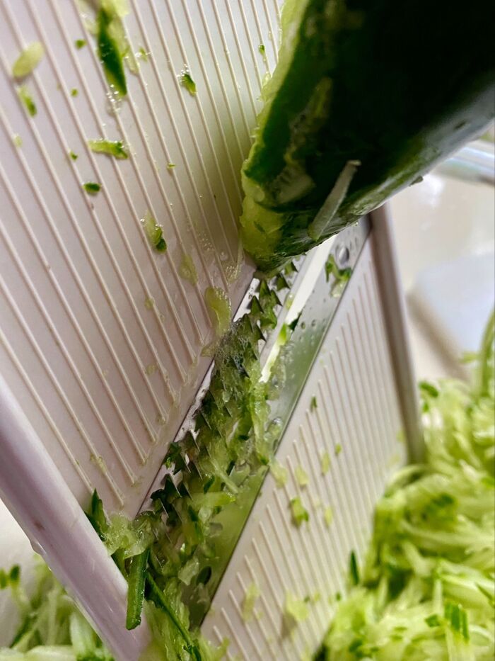 3分なら助っ人参上!スライサーで美味しい胡瓜のたらこマヨ和え