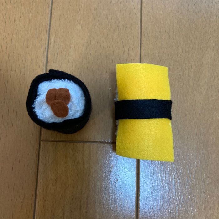 ⑤具を乗せて、寿司の形にする。