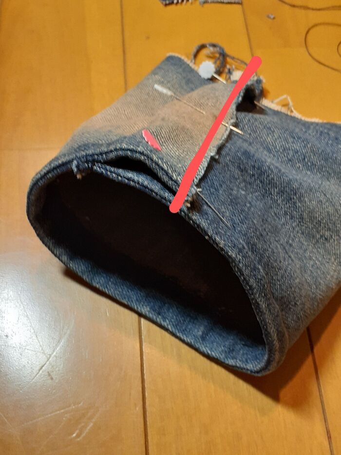 ③赤線部分を縫う。(ハサミ収納部分を作る)