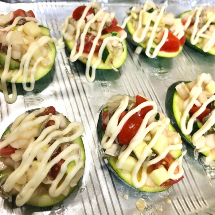 ③ズッキーニにのせてトースターで焼いて完成!