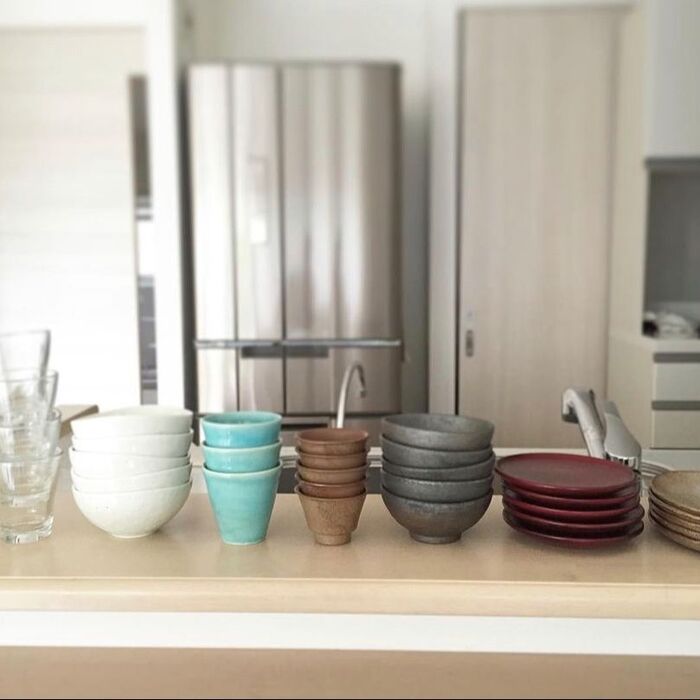 縦の空間を無駄なく支えるスタッキング収納