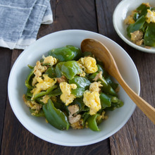 ピーマンが甘く感じる!手ちぎりピーマンのツナ玉マヨ炒め