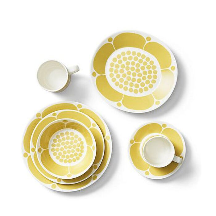 シンプルで機能的な食器やキッチンアイテム