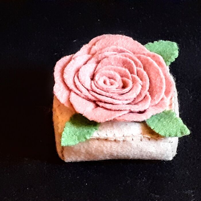 ⑨バラを詰めて出来上がり!