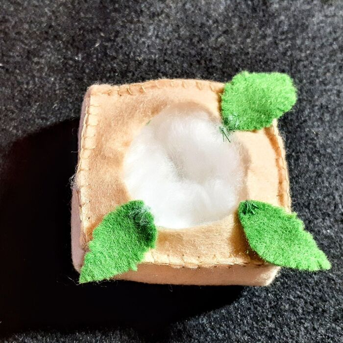 ⑧葉っぱを縫い付ける。