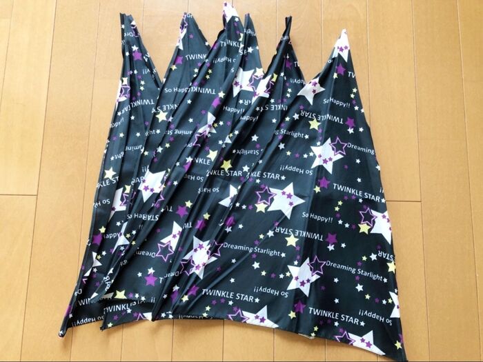 先ずは骨と布地に分けます