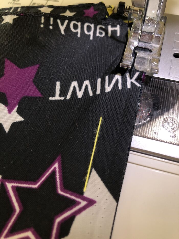 端から5㎜の所を縫います