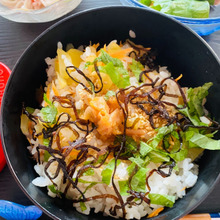 まぜご飯に最適🎶梅、たくあん、塩昆布、レタスの相性抜群