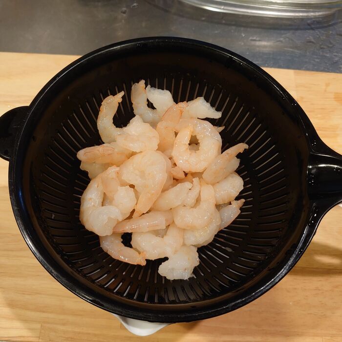 洗い流して終了、お料理にどーぞ❢ ←流してでなく、洗い流してと記入しています。ただザルの水を流すだけではNG