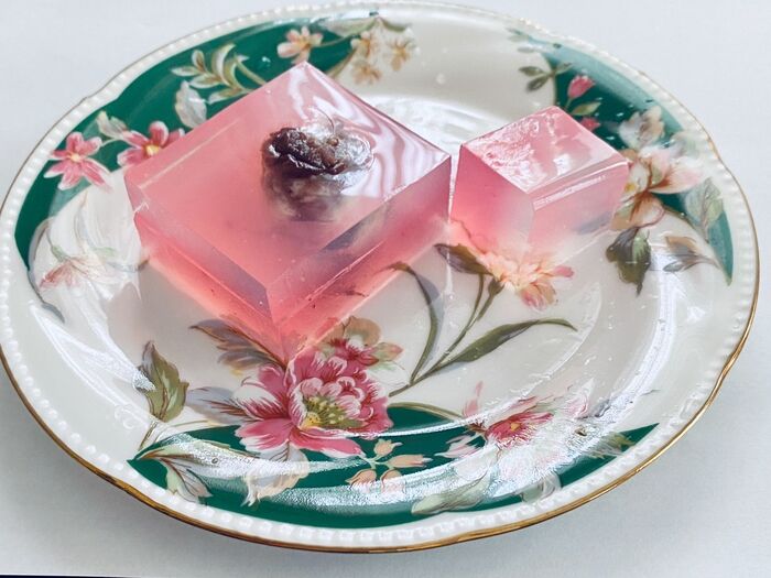 饅頭1個で薄紫涼菓