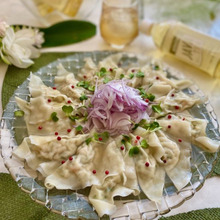 つめたく冷やしてつるんとだしあんかけの魚介ワンタン
