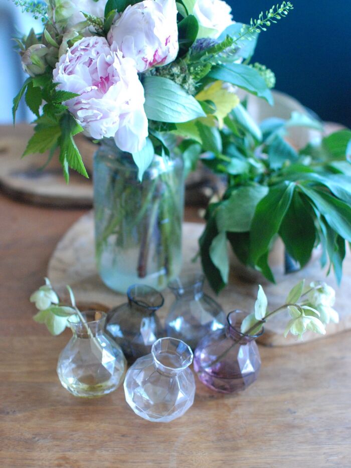 ♪小さな一輪挿しで植物を愉しんでいます♪