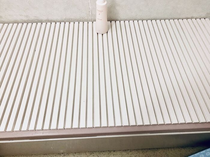 浴槽の蓋の黒カビ⁉︎クエン酸スプレーVSカビキラー
