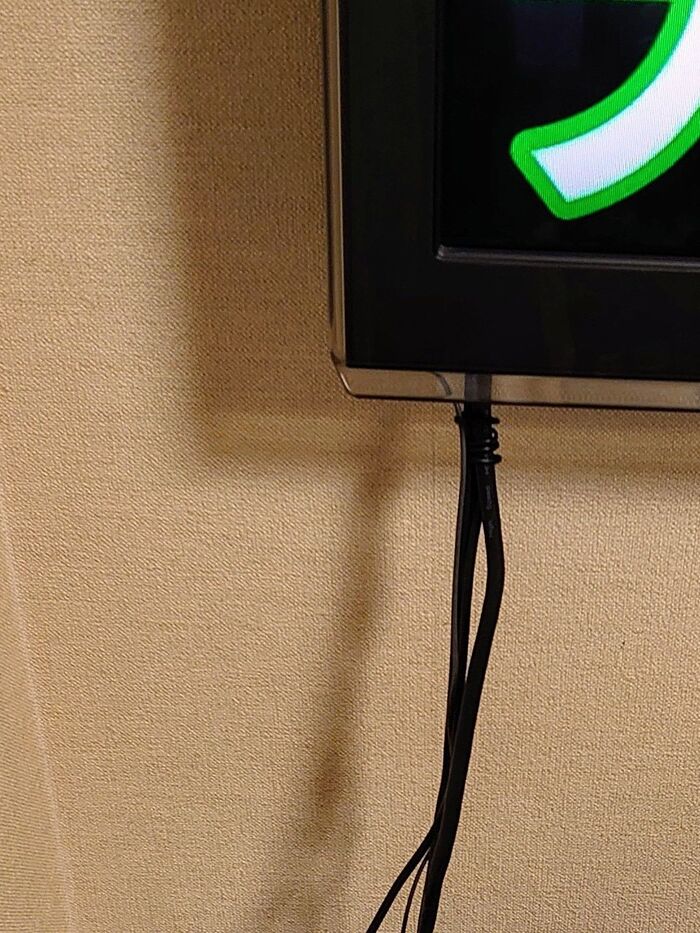 ●例えばテレビの配線→むき出し→