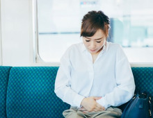 【薬剤師が教える】生理前の下腹の重苦しい痛み…PMSの腹痛を軽くする改善法とは?