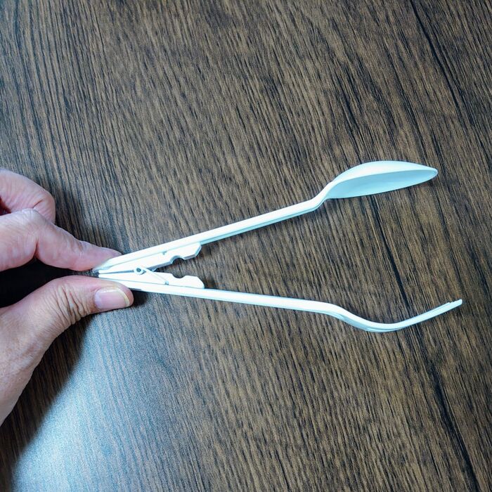 クリップをつける位置で、開き加減の調節可能