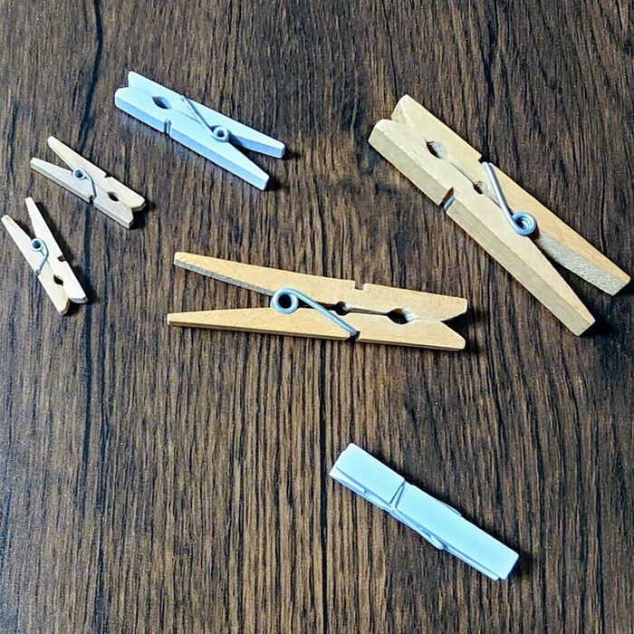 使うのは、クリップとグルーガン