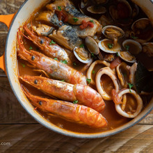 ブイヤベース。魚介と野菜の旨みたっぷり!ごちそう煮込み料理。