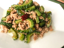 食材3つで作る!豚ミンチとゴーヤのココナッツオイル炒め