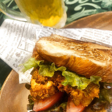 残り物サバ缶カレーと厚揚げでサンドイッチにしてみた