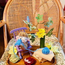 ロッキングチアで羊の毛糸屋をイメージ🎶