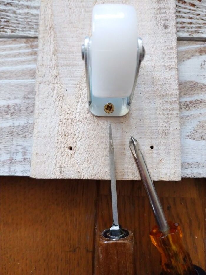 最後にキャスターを付けます!