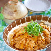 ご飯がすすむ♪豚肉とキノコの梅シソ照り焼き
