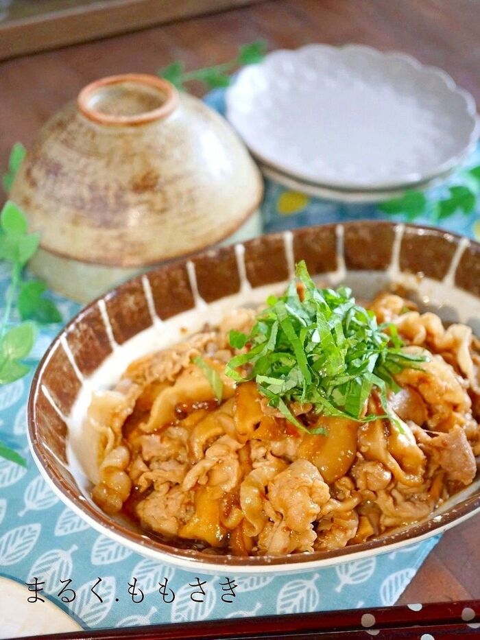 ご飯がすすむ♪豚肉とキノコの梅シソ照り焼き