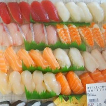 ハレの日にも♪ちょっとした外食気分の日にも♪コストコファミリー寿司48貫